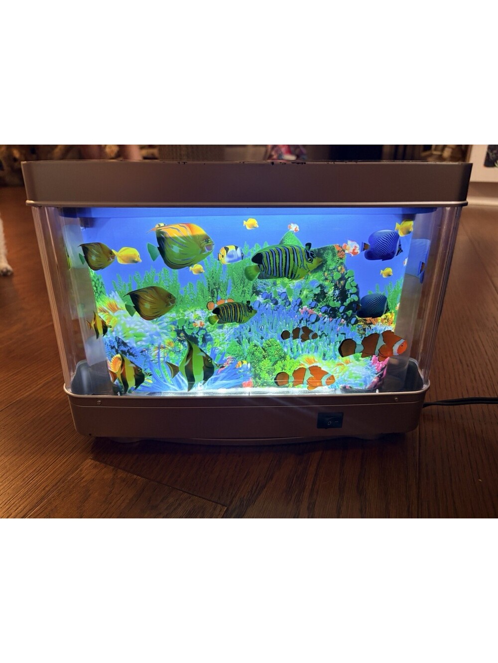 Vintage Moving Aquarium Light Rotating Motion Night Light Moving Ocean Lamp Fish